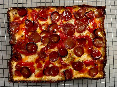 [Homemade] Sweet Chinese Sausage and Peppers Detroit Style Pizza