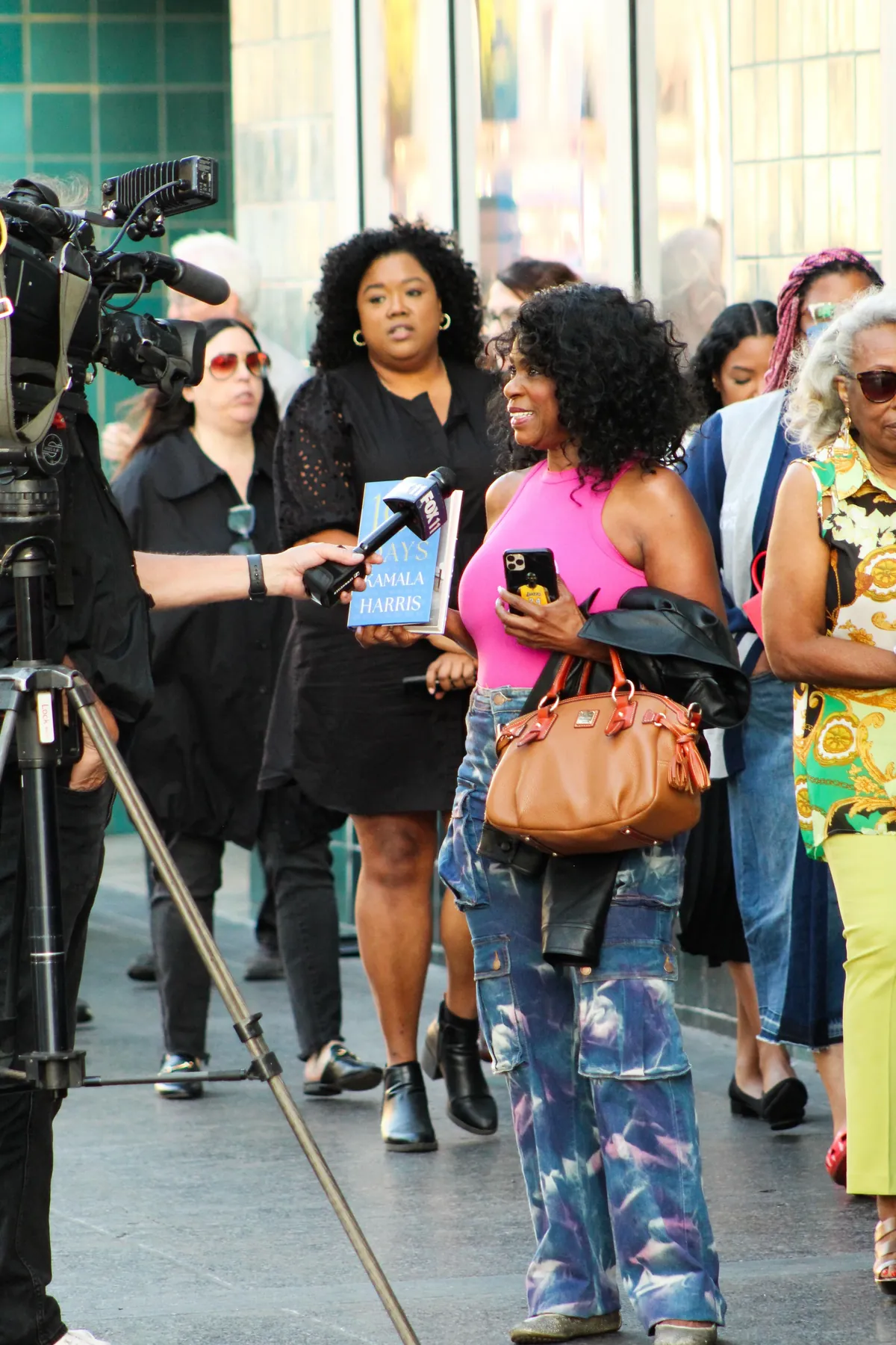 tried to capture the mood outside Kamala Harris’ book tour stop in Los Angeles on Monday [OC]