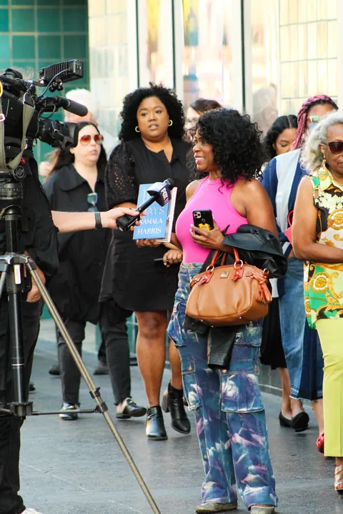 tried to capture the mood outside Kamala Harris’ book tour stop in Los Angeles on Monday [OC]