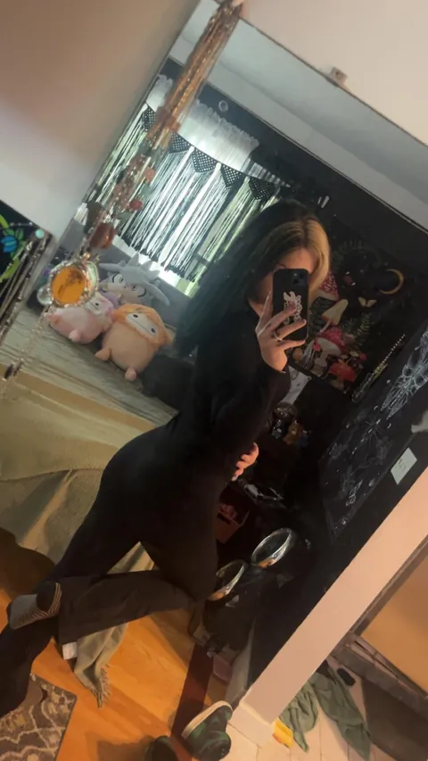 Wish more guys looked to date a cute trans girl