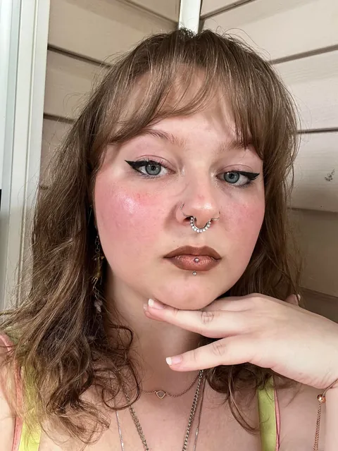 i think i’ve finally settled on an eyeliner style that feels right 🕺