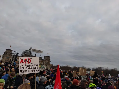Over 160,000 protest in Berlin today against far right and for democracy