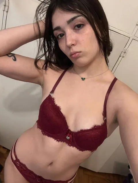 I really love it when someone matches my armpit fetish, I mean how about you put some honey on them and lick them off for me cause they sweat a bit and I bet they would be a bit salty and If you lick them with honey on, it would taste sweet..