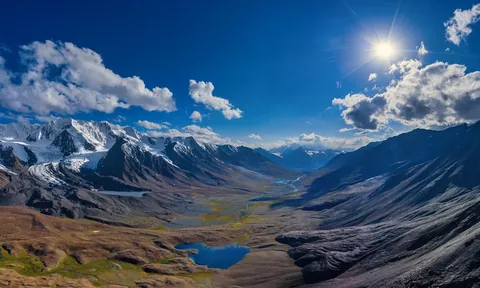 Karambar Lake, Gilgit-Baltistan, Pakistan by Syed Mehdi Bukhari [1800x1080]