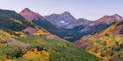 Sunrise and fall colors in Colorado, USA [OC][6016x3008]
