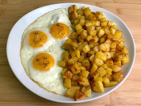 [homemade] Eggs and Home Fries