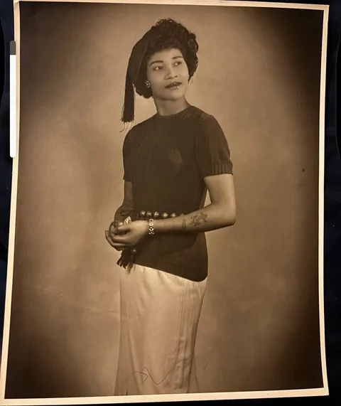 Beautiful woman with anchor Tatoo, 1940s