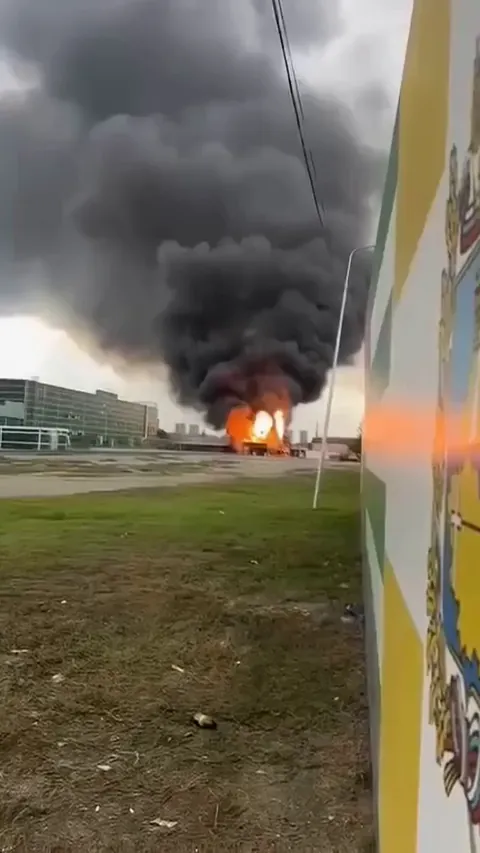 Gas explosion hurled tanker about 1000ft.