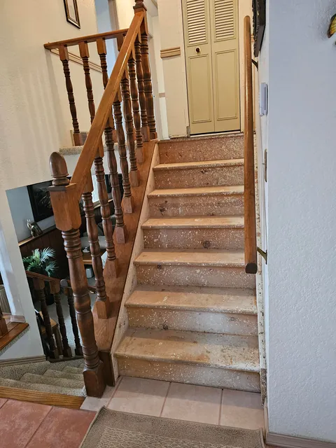 Stairs from carpet to LVP