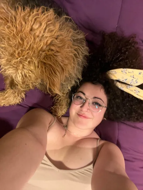 I'm back again lol 20F, still got daddy issues and changed my glasses