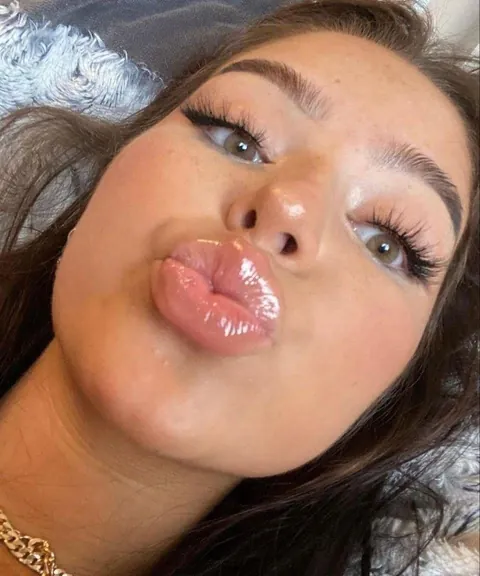 I just wanna goon with some hung buds