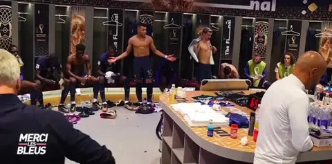 Kylian Mbappé at half-time in the final against Argentina. “It's the match of a lifetime, it's every four years. We can't do worse than what we did. We can come back! ". (Camera in the locker room)