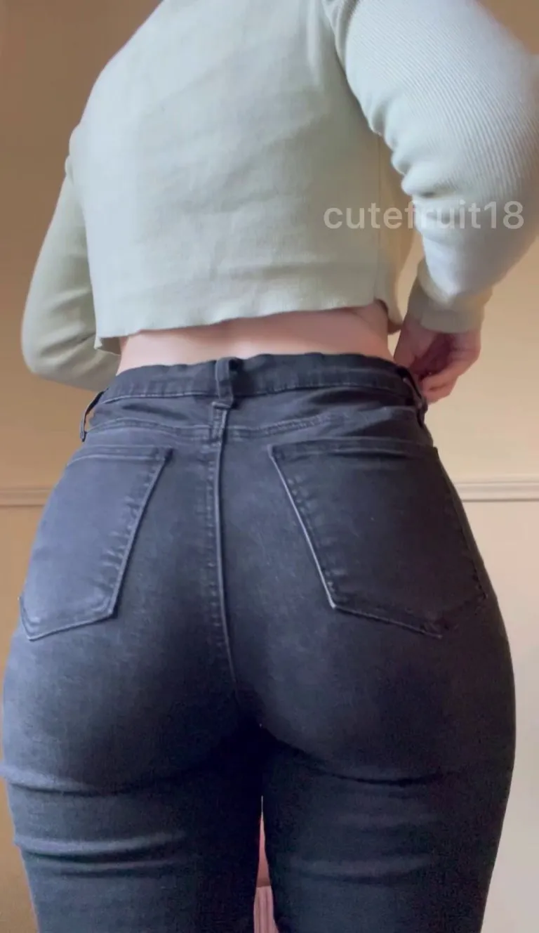 i'll go ahead and take off my pants and panties so you don't have to 💕 [f]