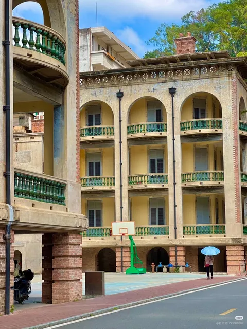 Any fans of chinese Cantonese architecture?