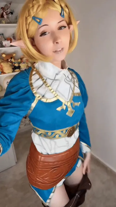 Princess Zelda from The Legend of Zelda by SushiBunniii