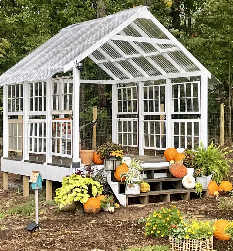 I built this for my mother over the summer. Finished just in time for fall 🍂