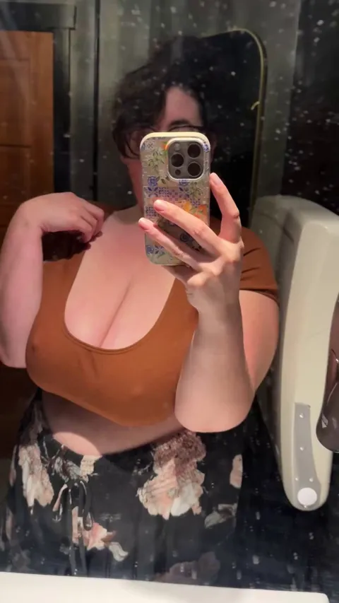 Im in the bathroom and you suddenly get this on your phone…
