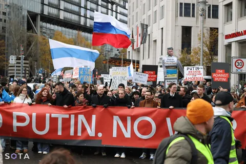 Photos from the Russian anti-war opposition march in Berlin today.