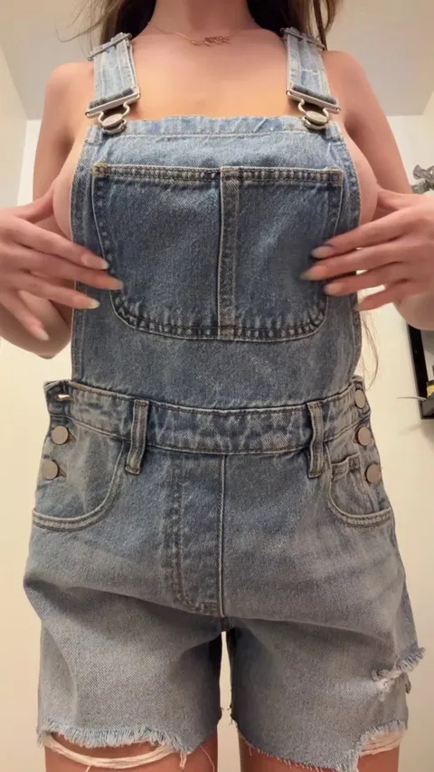 95 pound slut next door😈😈 [reveal]