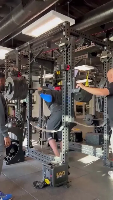 [Highlight] Rams punter Ethan Evans squatting 705 pounds