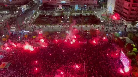 Video of Olympiacos Fans celebrating in Athens after Olympiacos won the Conference League 