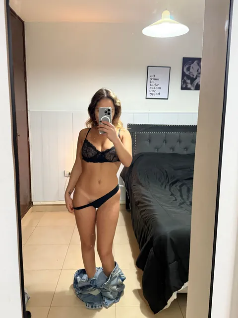 Happy Friday (f)
