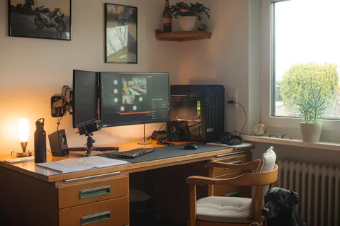 New monitor arms, only some minor cable management left to do :)