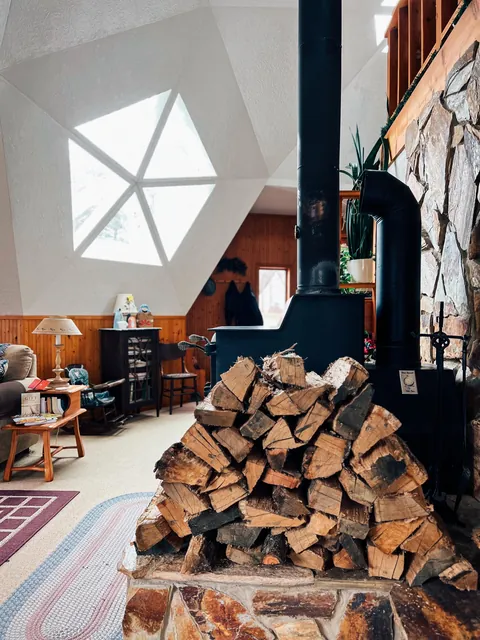 In-laws’ cozy geodesic dome house in winter ❄️