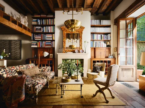 West Village warehouse building apartment that opens up to a courtyard garden, Lower Manhattan, New York City [5000x3727]