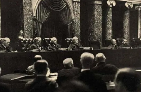 Illegal picture taken inside the US Supreme Court, 1932 - Dr. Erich Salomon faked a broken arm so he could hide a camera in his cast; one of only two illegal photos taken inside the US Supreme Court while it is in session.