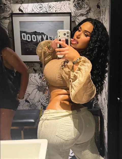 A Real Bimbo Baddie