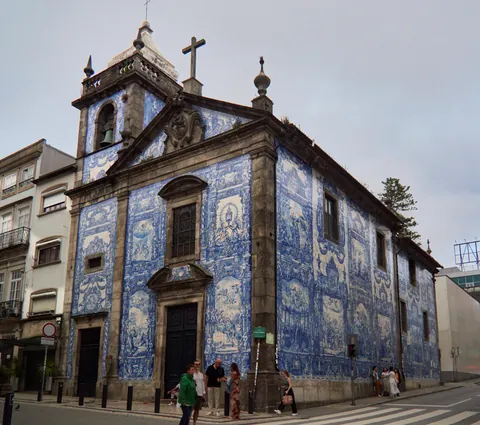 Chapel of Santa Catarina, Porto, Portugal - draped in azulejos [OC]