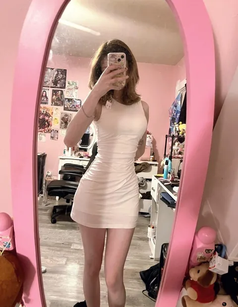 what’s better long and sexy or short and cute dresses ?😚