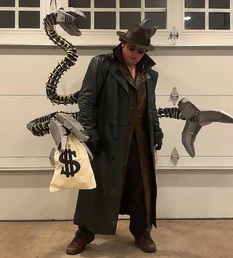 [OC] Winning a cosplay contest