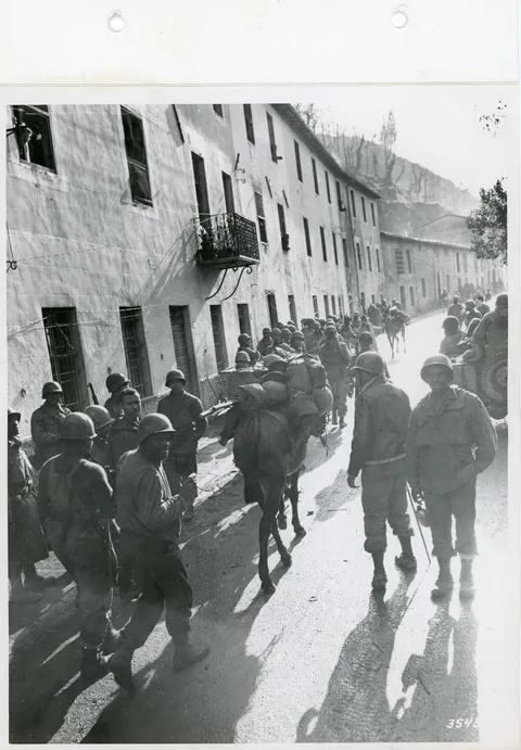 World War II, 1940s: The Pictures They Don't Often Show...