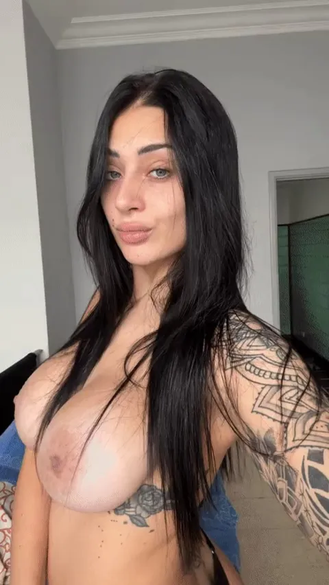 this is what a tatted-up Latina looks like :&gt;