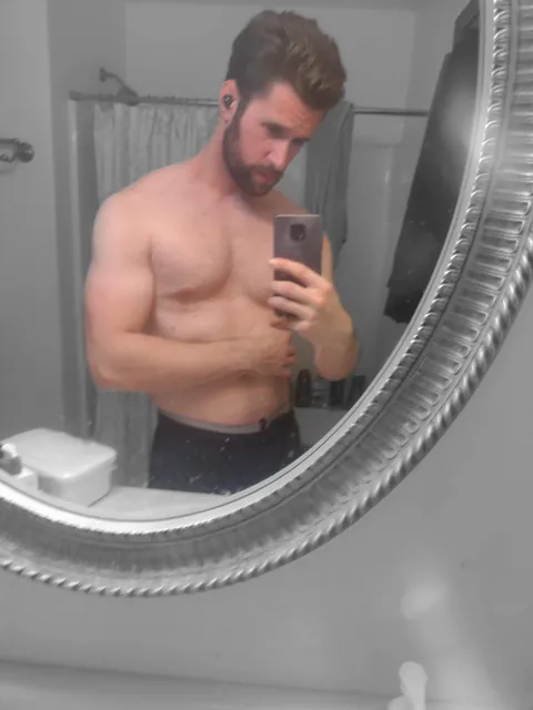 Do you all think I'm a good looking dude? (I've been told I've got a baseball bat for a dick if that helps) keep swiping...
