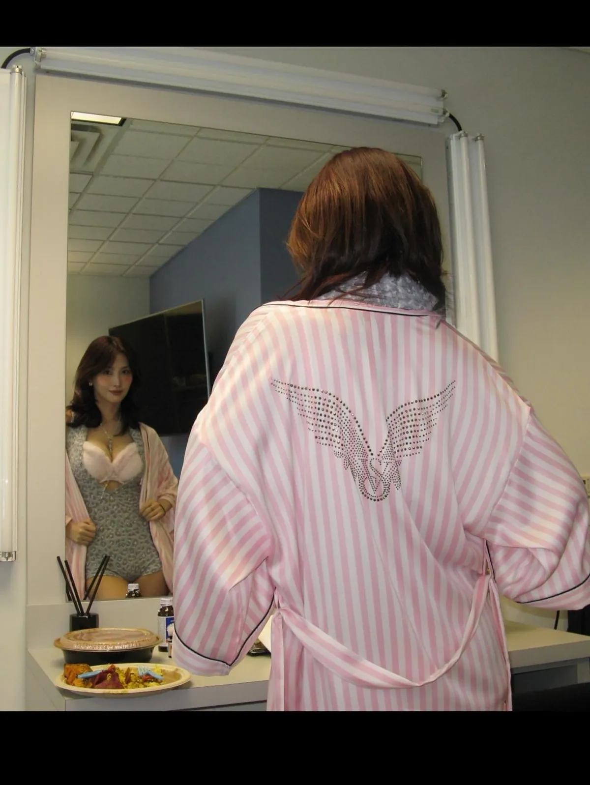 TWICE - Momo ft. Jihyo , Tzuyu , Nayeon