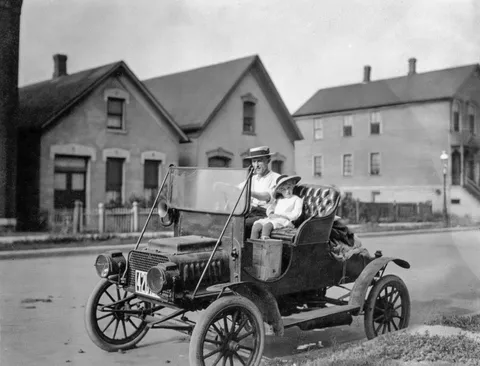 My grandpa and great-grandpa in 1912.