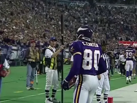 [Highlight] Larry Fitzgerald working as a ball boy for the Vikings (2000)