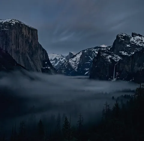 Tunnel View, Yosemite at 2:30am [3000x2934] [OC]