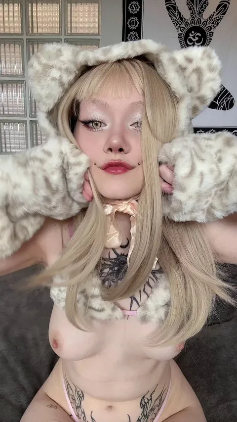 just a naughty girl doing ahegao for you