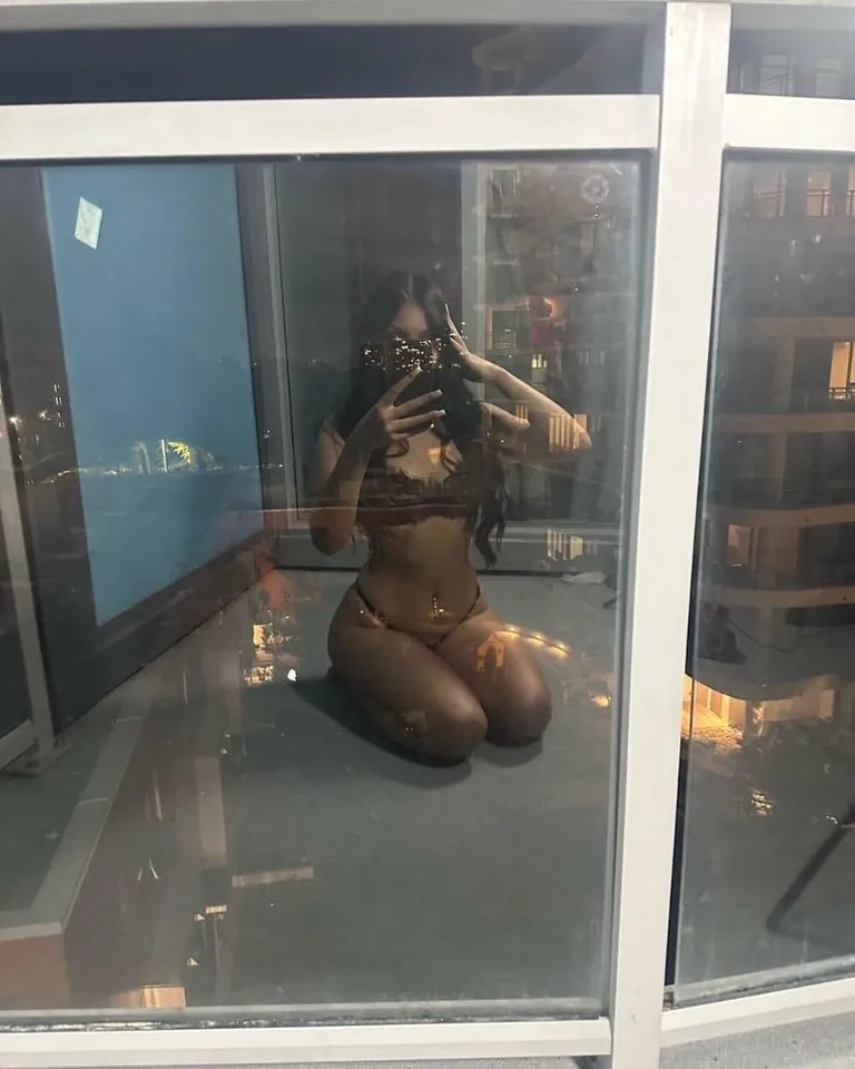 Relapsing to NN? How needy.. guess which pic’s mine 😽