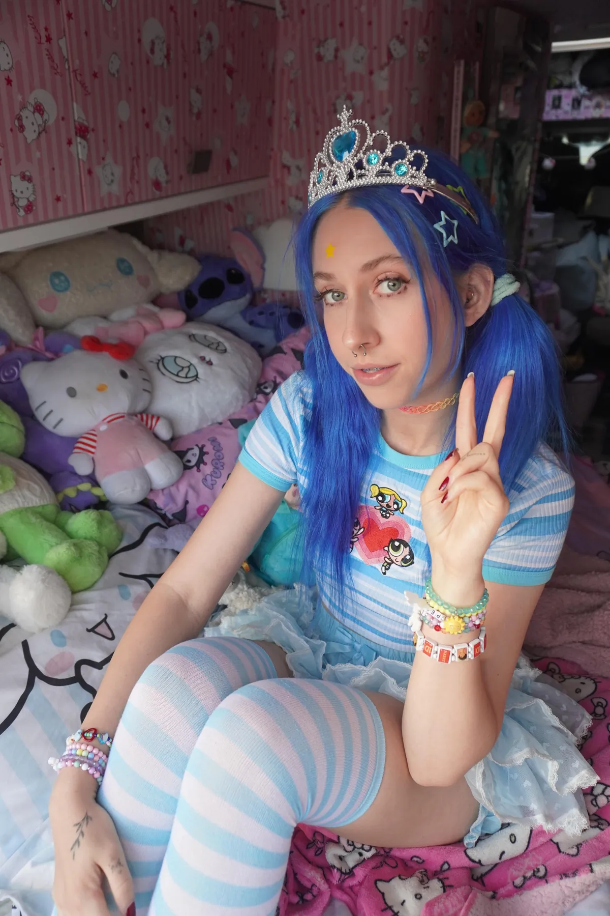 Would you ever date a geeky girl with braces? 💖