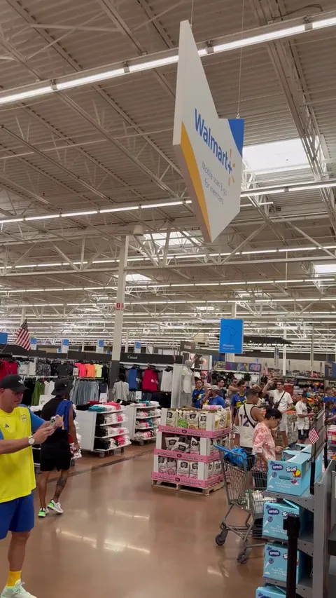 Boca Juniors fans have taken over a Wallmart in Miami earlier today
