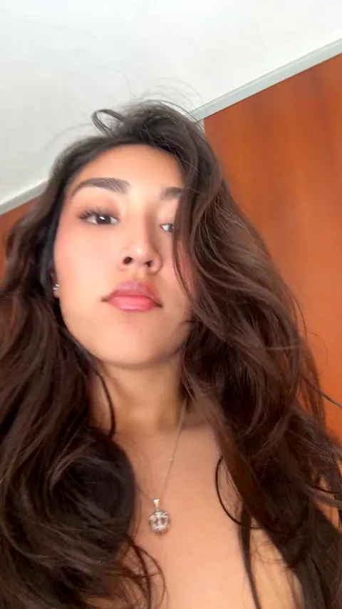 Latina ass made to bounce.