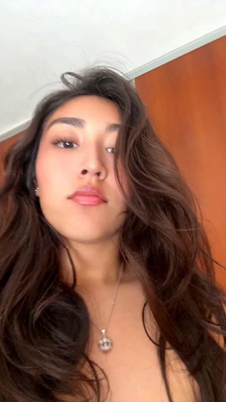 Latina ass made to bounce.