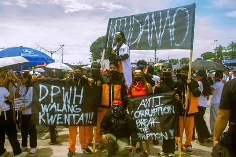Some of the photos na napitik ko during Yung Lonita Rally and Ayala Bridge Riot (oc)