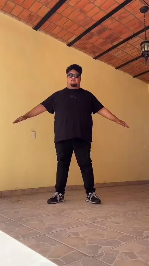 The way this guy moves his hands