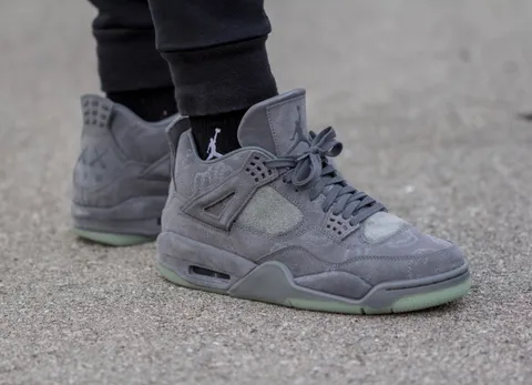 There was some uncertainty on my last post, so here’s my 2nd wear. Outside.